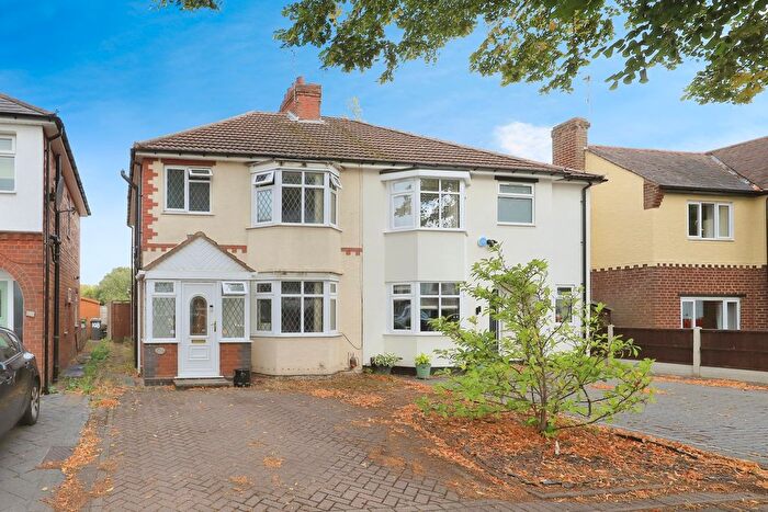 3 Bedroom Semi-detached House For Sale In Pinfold Lane, Wolverhampton, West Midlands, WV4