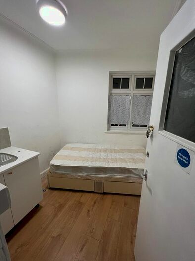 Studio To Rent In Tudor Way, Southgate, London, N14