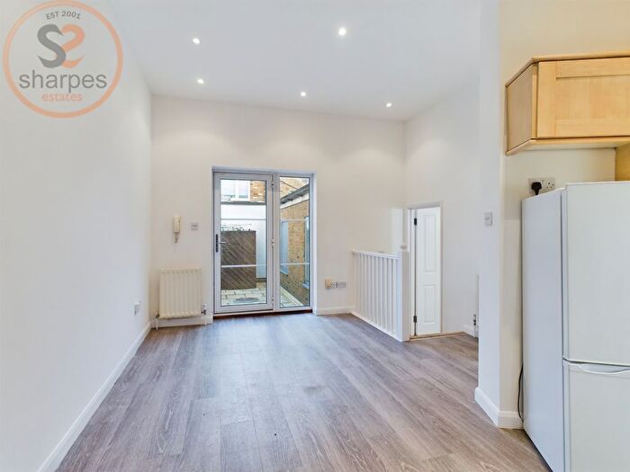 2 Bedroom Flat To Rent In A Caxton Road, London, SW19