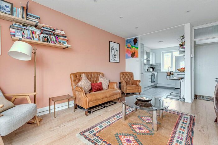 1 Bedroom Flat To Rent In Dowdeswell Close, London, SW15