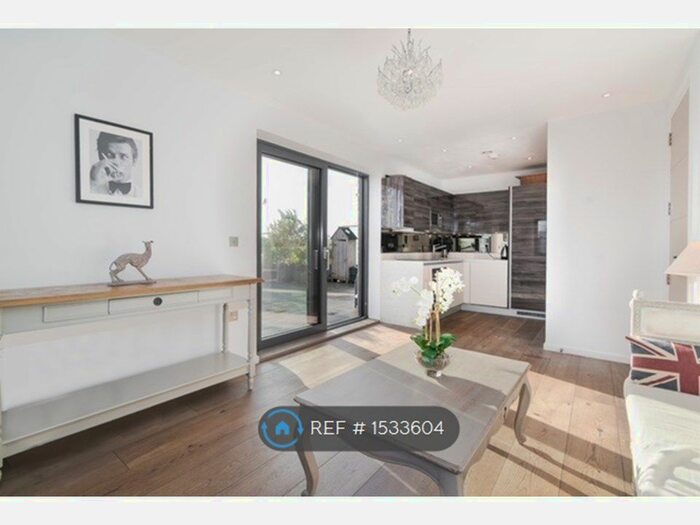 2 Bedroom Flat To Rent In Henry Chester Building, London, SW15