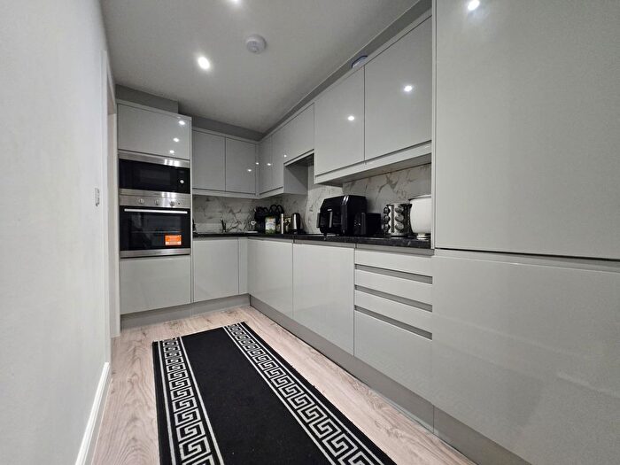 2 Bedroom Flat To Rent In Albert Road, London, E16