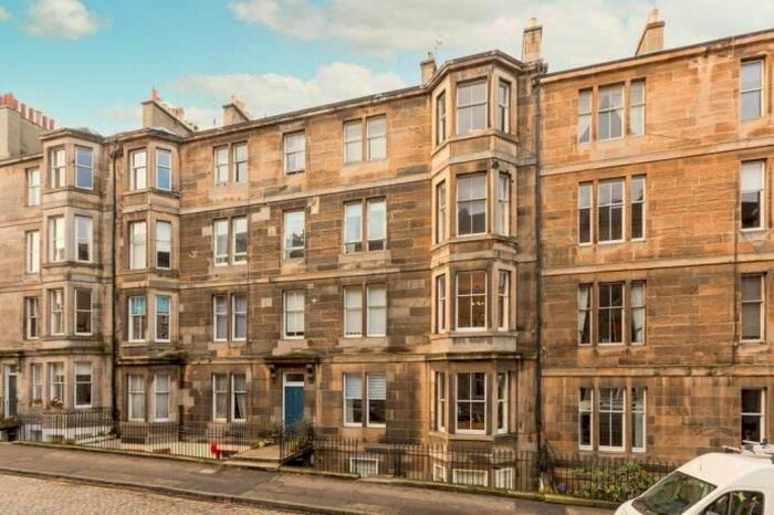 2 Bedroom Flat To Rent In Leslie Place, Edinburgh, EH4