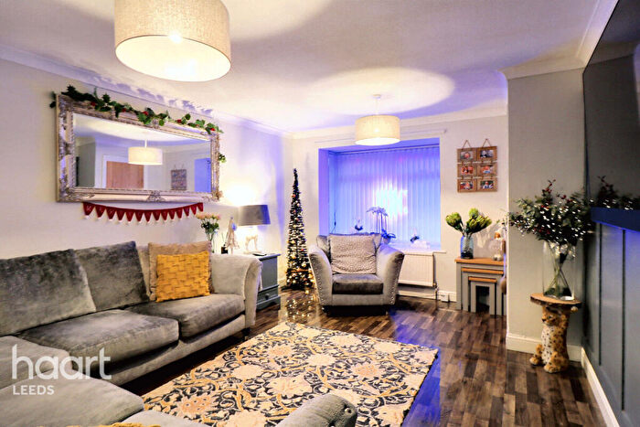 3 Bedroom Semi-Detached House For Sale In White Laithe Gardens, Leeds, LS14
