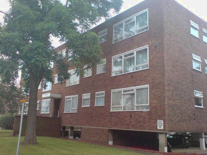 Studio To Rent In High Street, Harlington, Hayes, UB3