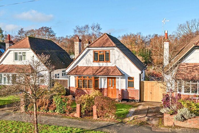 3 Bedroom Detached House For Sale In Woodlands Avenue, West Byfleet, KT14