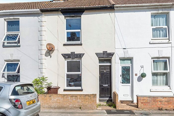 3 Bedroom Terraced House For Sale In Dawes Street, Gillingham, ME7