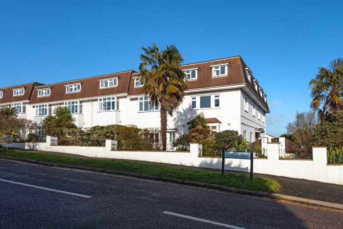 2 Bedroom Flat For Sale In Feversham Avenue, Bournemouth, BH8