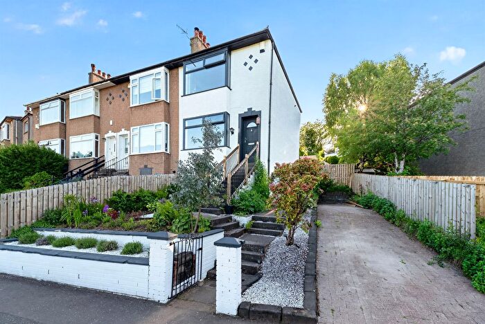 2 Bedroom End Of Terrace House For Sale In Moray Drive, Clarkston, Glasgow, G76