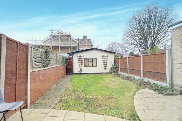 4 Bedroom Terraced House To Rent In Brookside Gardens, Enfield, Greater London, EN1