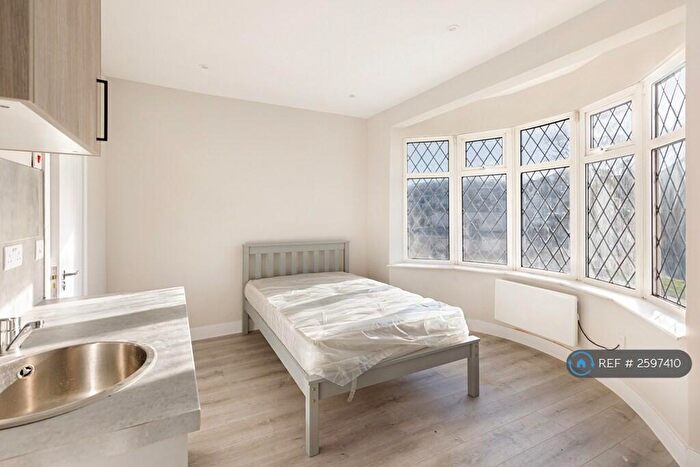 Studio To Rent In Broad Walk, London, SE3