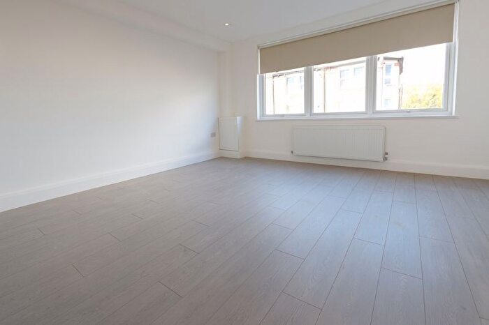 2 Bedroom Flat To Rent In High Street, London, E17