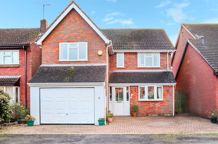 4 Bedroom Detached House For Sale In Woodman Close, Wing, Leighton Buzzard, Bucks, LU7