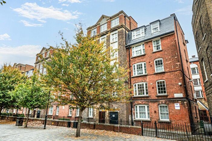 1 Bedroom Flat For Sale In Peabody Estate, Camberwell Green, London, SE5