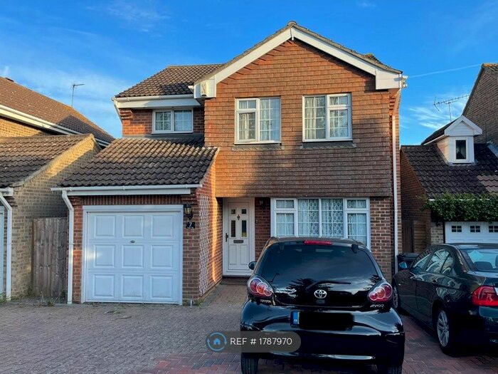 4 Bedroom Detached House To Rent In Knights Ridge, Orpington, BR6