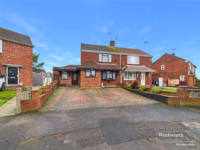 2 Bedroom Semi Detached House For Sale In Tern Close, Tilehurst, Reading, Berkshire, RG30