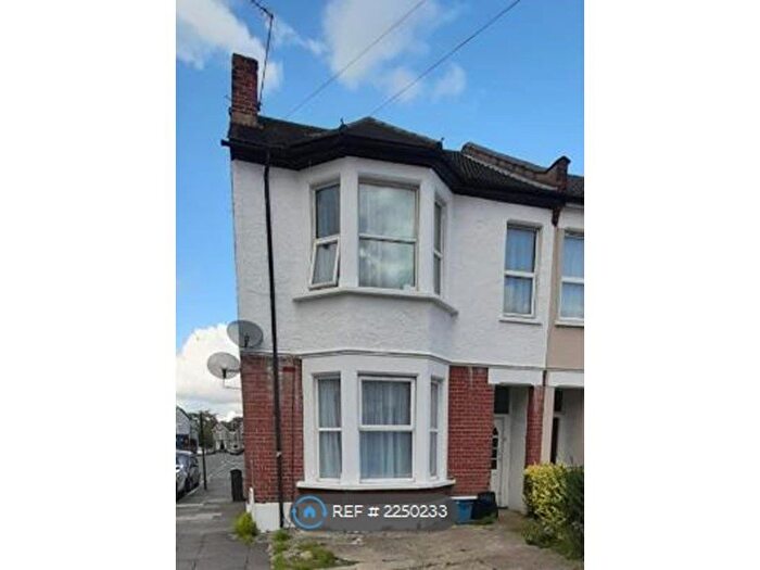 1 Bedroom Flat To Rent In Wellesley Road, Ilford, IG1