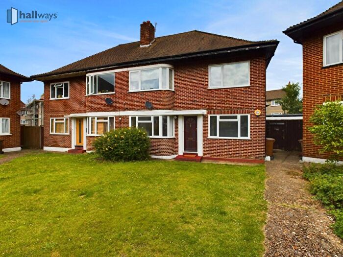 2 Bedroom Maisonette To Rent In Park Court, Haslemere Close, Wallington, SM6