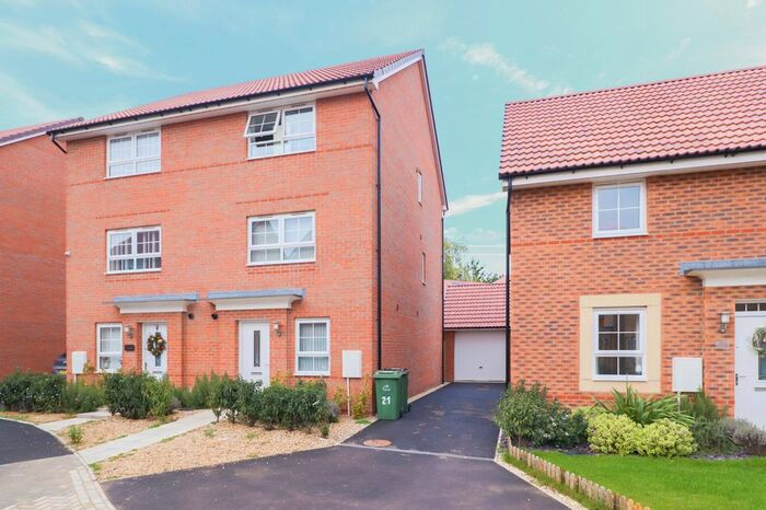 4 Bedroom Semi-Detached House To Rent In Brambling Avenue, Coventry, CV4