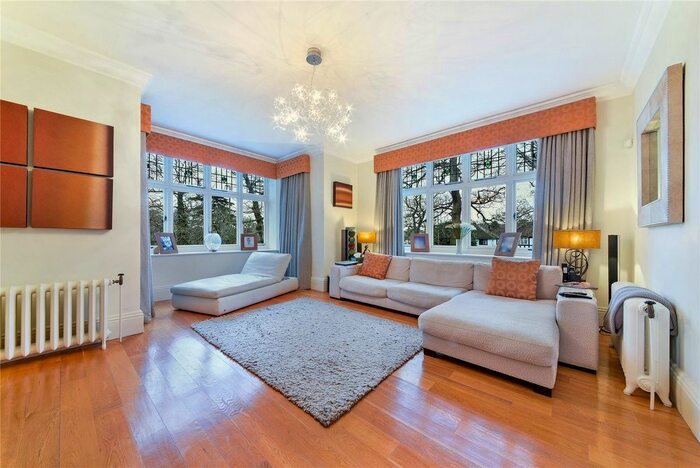 2 Bedroom Flat To Rent In Langley Wood, Barnfield Wood Road BR3