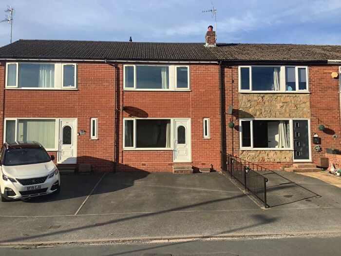 3 Bedroom Town House To Rent In Milton Gardens, Liversedge, WF15