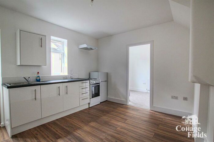 1 Bedroom Flat To Rent In Baker Street, Enfield, London, EN1