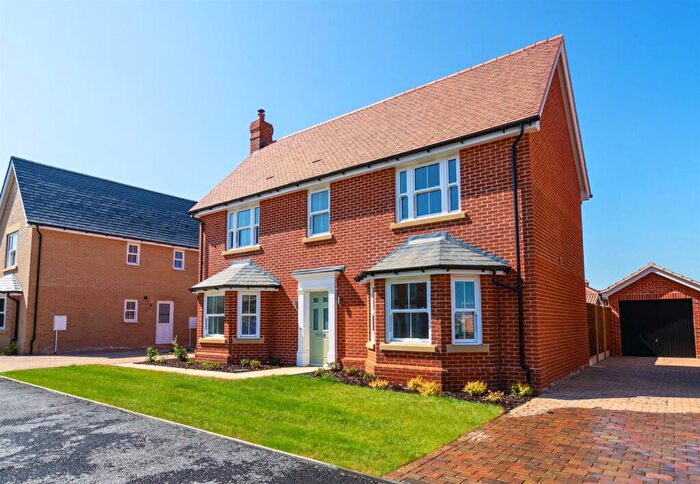 3 Bedroom Detached House For Sale In The Avenue, Lawford, CO11