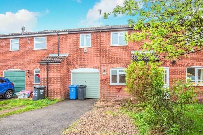 3 Bedroom Property To Rent In Luccombe Drive, Alvaston, DE24