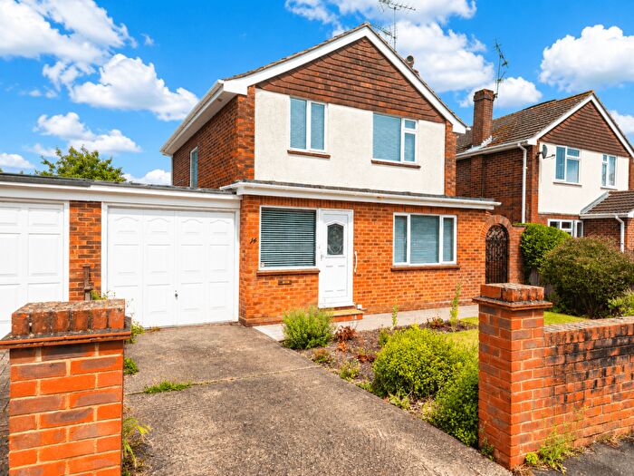 3 Bedroom Detached House For Sale In Campbell Road, Woodley, RG5