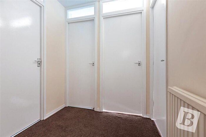 1 Bedroom Apartment For Sale In Bateman Close, Barking, IG11
