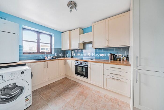 2 Bedroom Flat To Rent In Avenue Road, Acton, London, W3