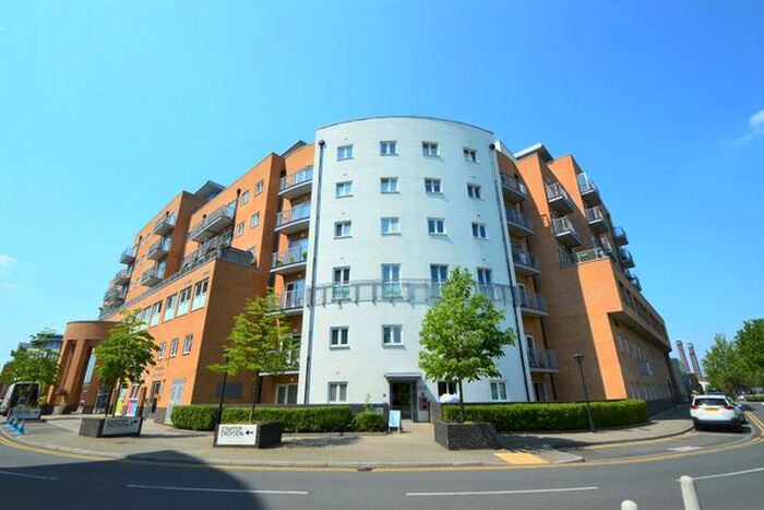 2 Bedroom Flat To Rent In Whitestone Way, Croydon, CR0