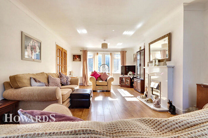 5 Bedroom Detached House For Sale In Rookery Close, Lowestoft, NR33