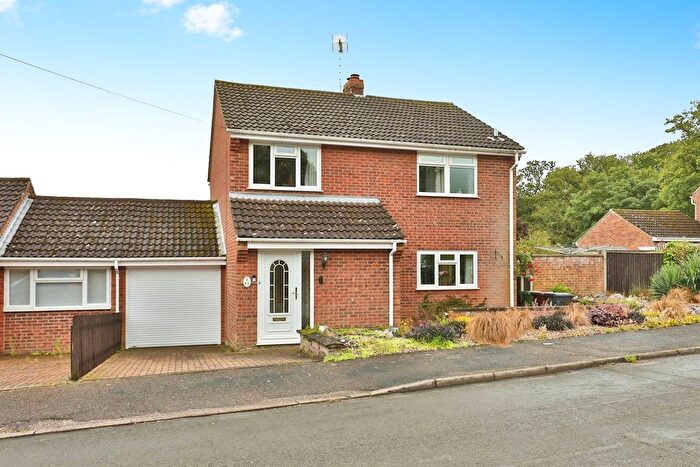 3 Bedroom Link Detached House For Sale In Beech Road, Beetley, Dereham, NR20