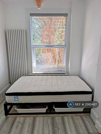 1 Bedroom Flat To Rent In Brownlow Road, London, N11