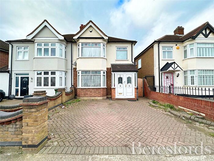 3 Bedroom Semi-Detached House For Sale In Suttons Lane, Hornchurch, RM12