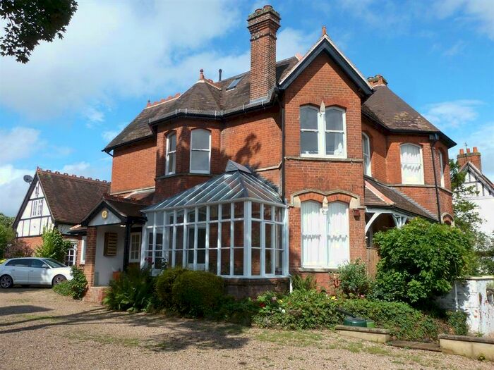 2 Bedroom Apartment To Rent In Boyn Hill Avenue, Maidenhead, SL6