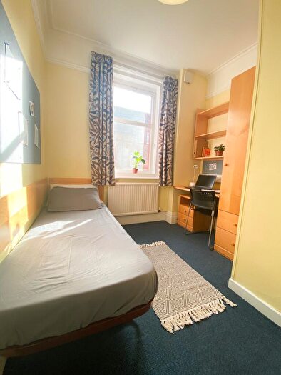 1 Bedroom Flat To Rent In A Brantingham Road, Manchester, M16