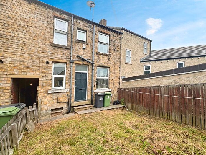 2 Bedroom End Of Terrace House To Rent In Beaumont Street, Moldgreen, Huddersfield, West Yorkshire, HD5