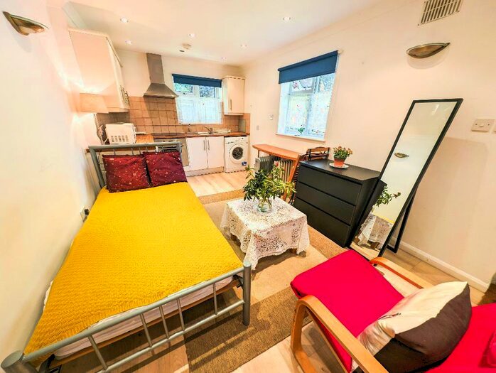 Studio To Rent In Cumbrian Gardens, London, NW2