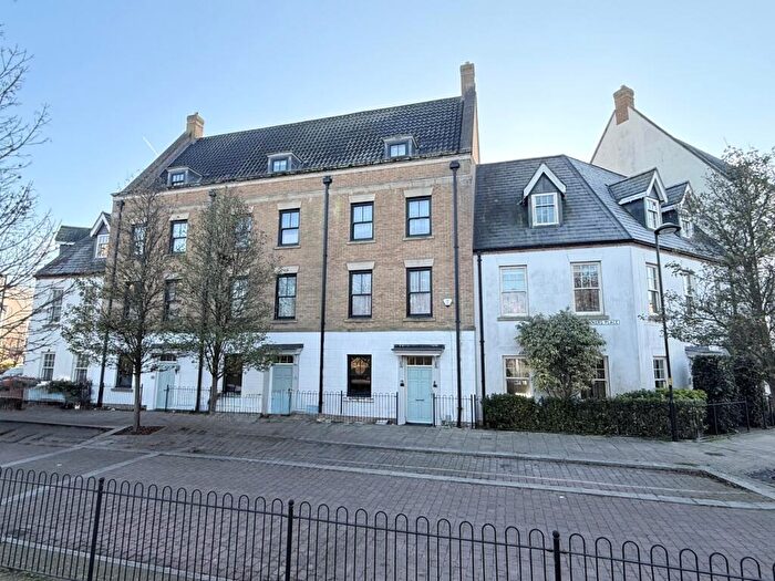 5 Bedroom Town House For Sale In Clickers Place, Upton, NN5