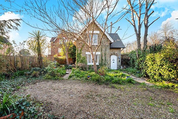 2 Bedroom Detached House For Sale In Gresham Road, Staines-Upon-Thames, TW18