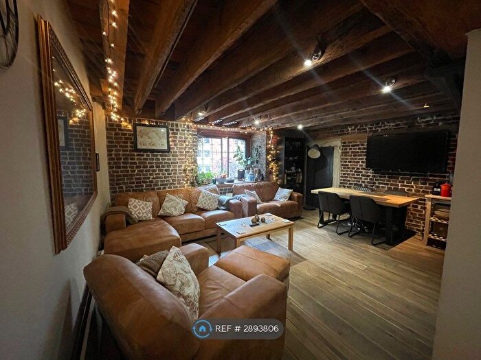 2 Bedroom Flat To Rent In Block C, London, E14