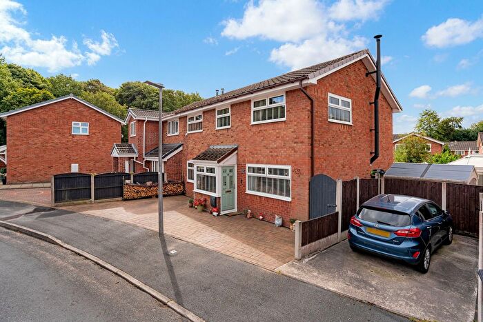 4 Bedroom Semi Detached House For Sale In Rosemary Avenue, Beechwood, WA7