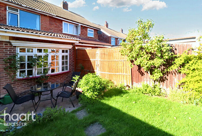 4 Bedroom Semi-Detached House For Sale In Shrewsbury Avenue, Leicester, LE2