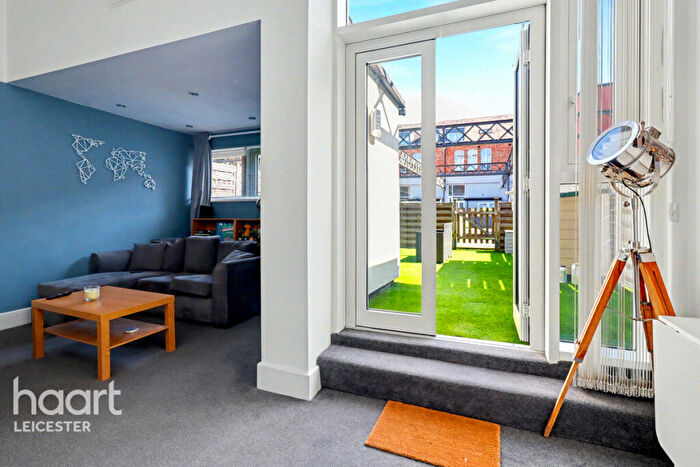 2 Bedroom Town House For Sale In Wheatsheaf Court, Leicester, LE2