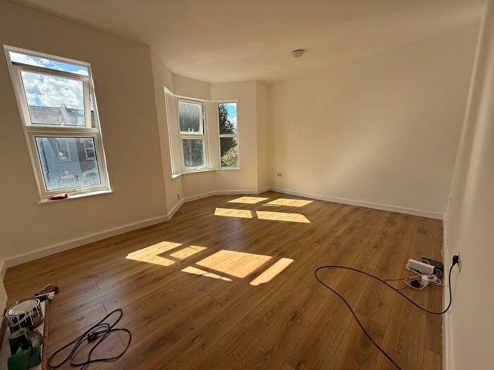 2 Bedroom Flat To Rent In Leytonstone, E11