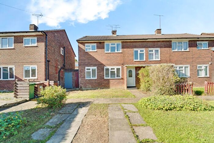 3 Bedroom Semi Detached House For Sale In Eaton Valley Road, Luton, LU2