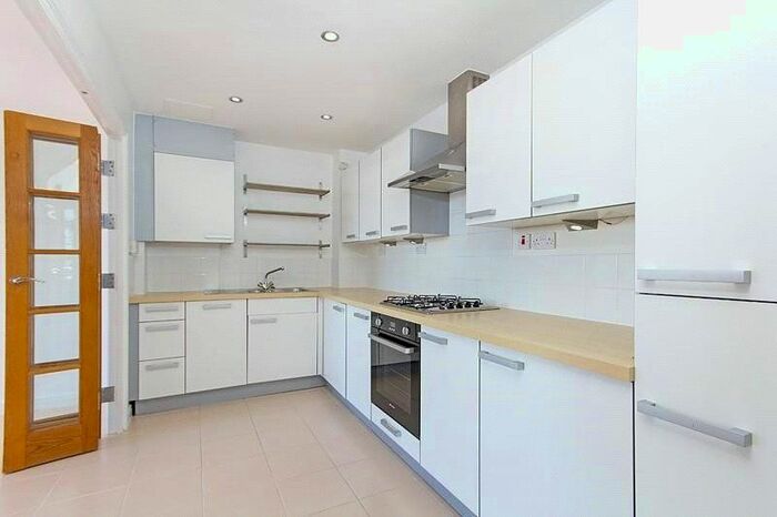3 Bedroom Flat To Rent In Hacon Square, Richmond Road, London, E8