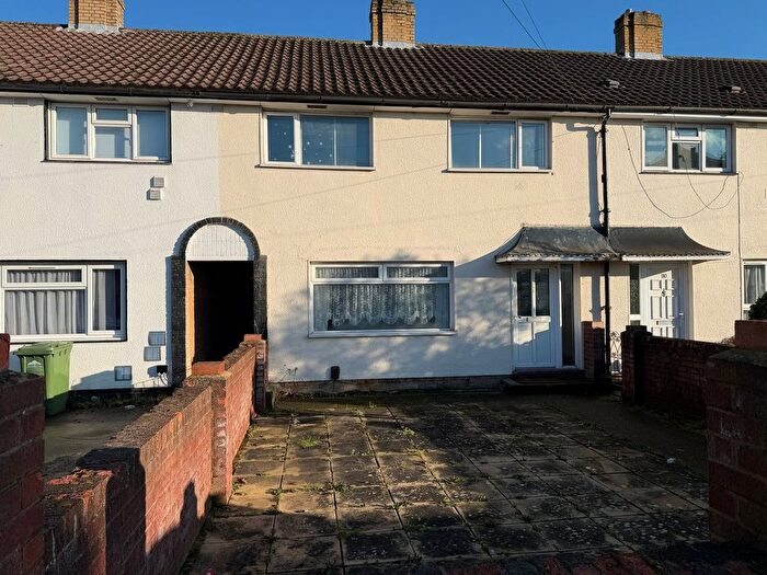 6 Bedroom Terraced House For Sale In Clare Road, Stanwell, TW19